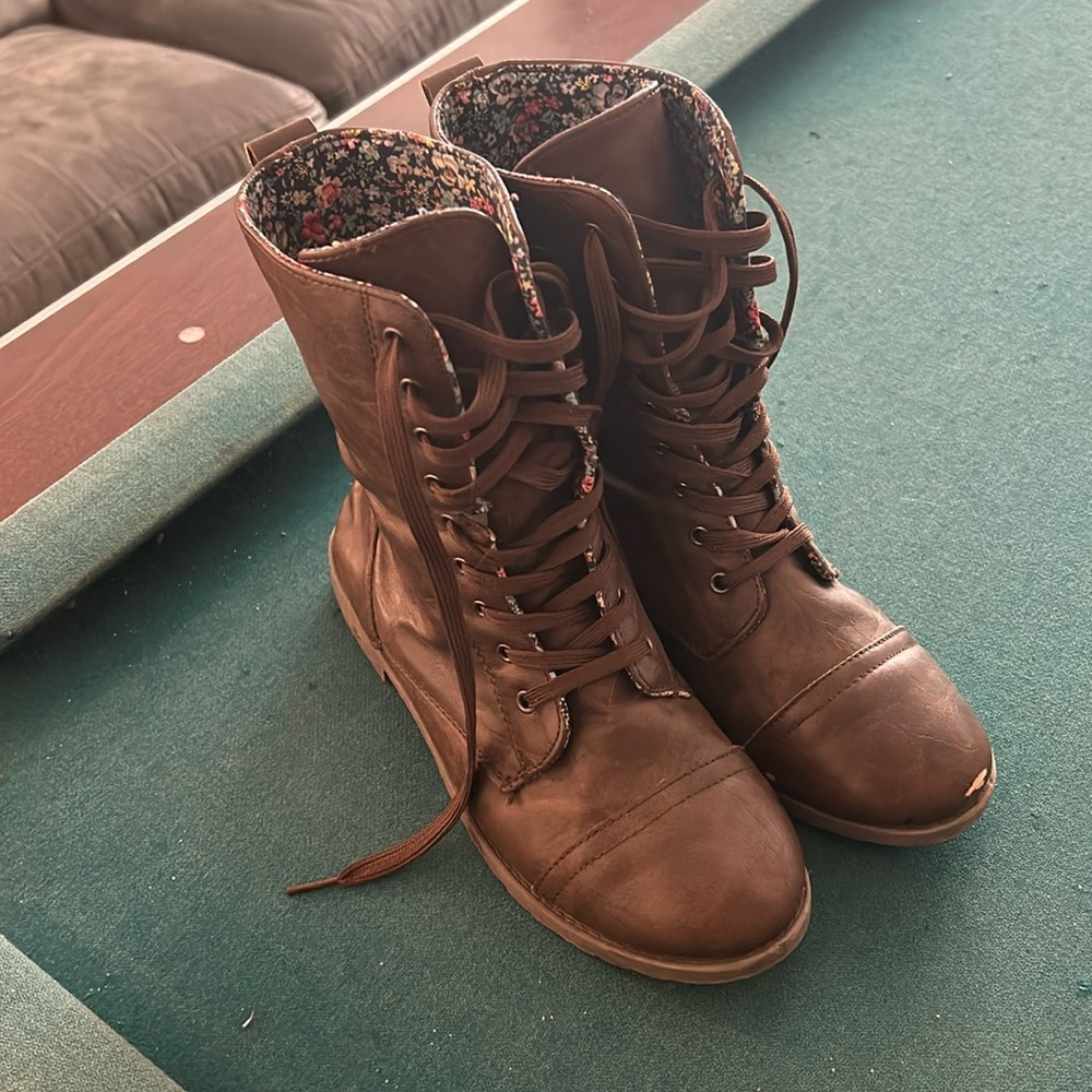 Dont fit me anymore, Cute, Not in bad shape, Worn maybe 5 times, Flower design
